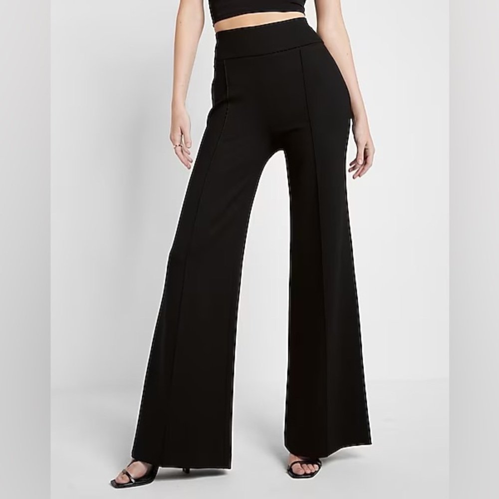Express high-rise, wide leg trousers.